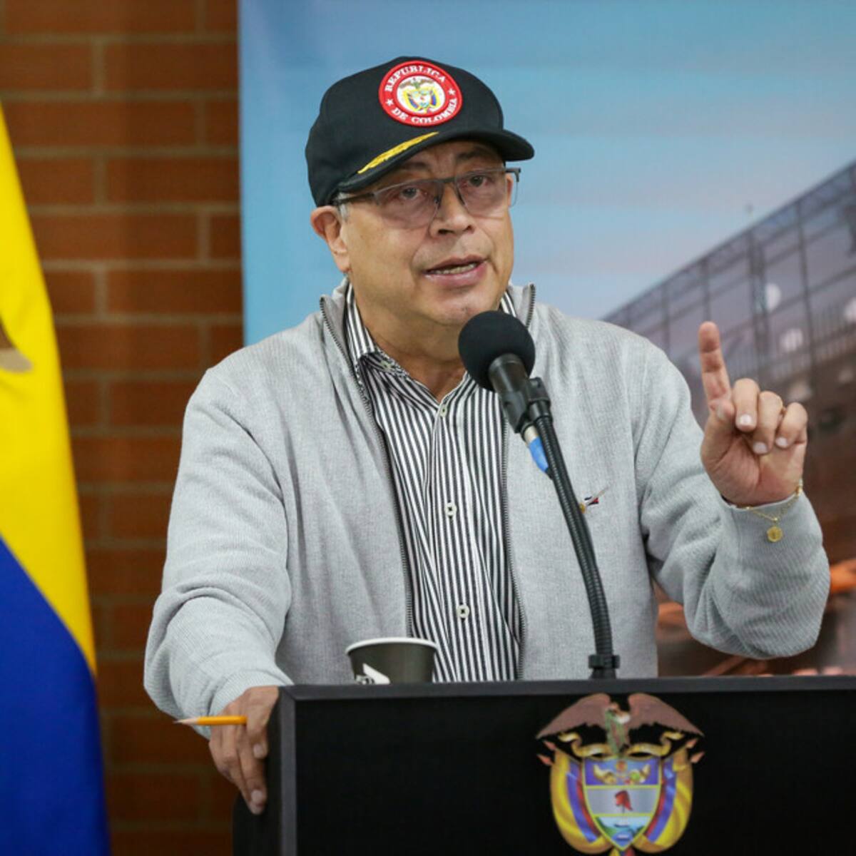Presidente firma decreto con el que delega más funciones a los ministros