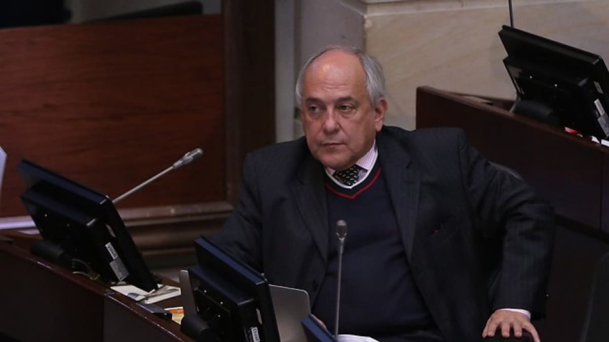 Llamado a juicio es una infamia contra Uribe; la Corte lo secuestró: José Obdulio Gaviria
