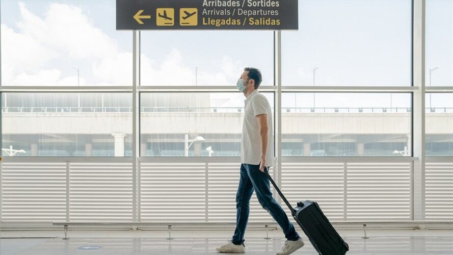 La cartera de Salud toma como guía algunos estudios internacionales sobre el riesgo de propagación del COVID-19 a través de vuelos nacionales e internacionales. Foto: Getty Images / ORBON ALIJA