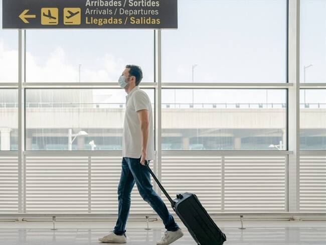 La cartera de Salud toma como guía algunos estudios internacionales sobre el riesgo de propagación del COVID-19 a través de vuelos nacionales e internacionales. Foto: Getty Images / ORBON ALIJA