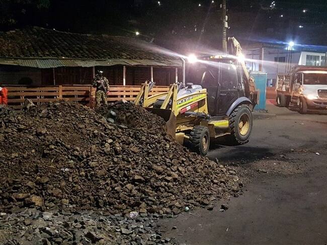 De la zona fueron removidas más de 18 toneladas de escombros, piedras, tierra, barandas, señales de tránsito entre otros elementos. Foto: Ejército Nacional