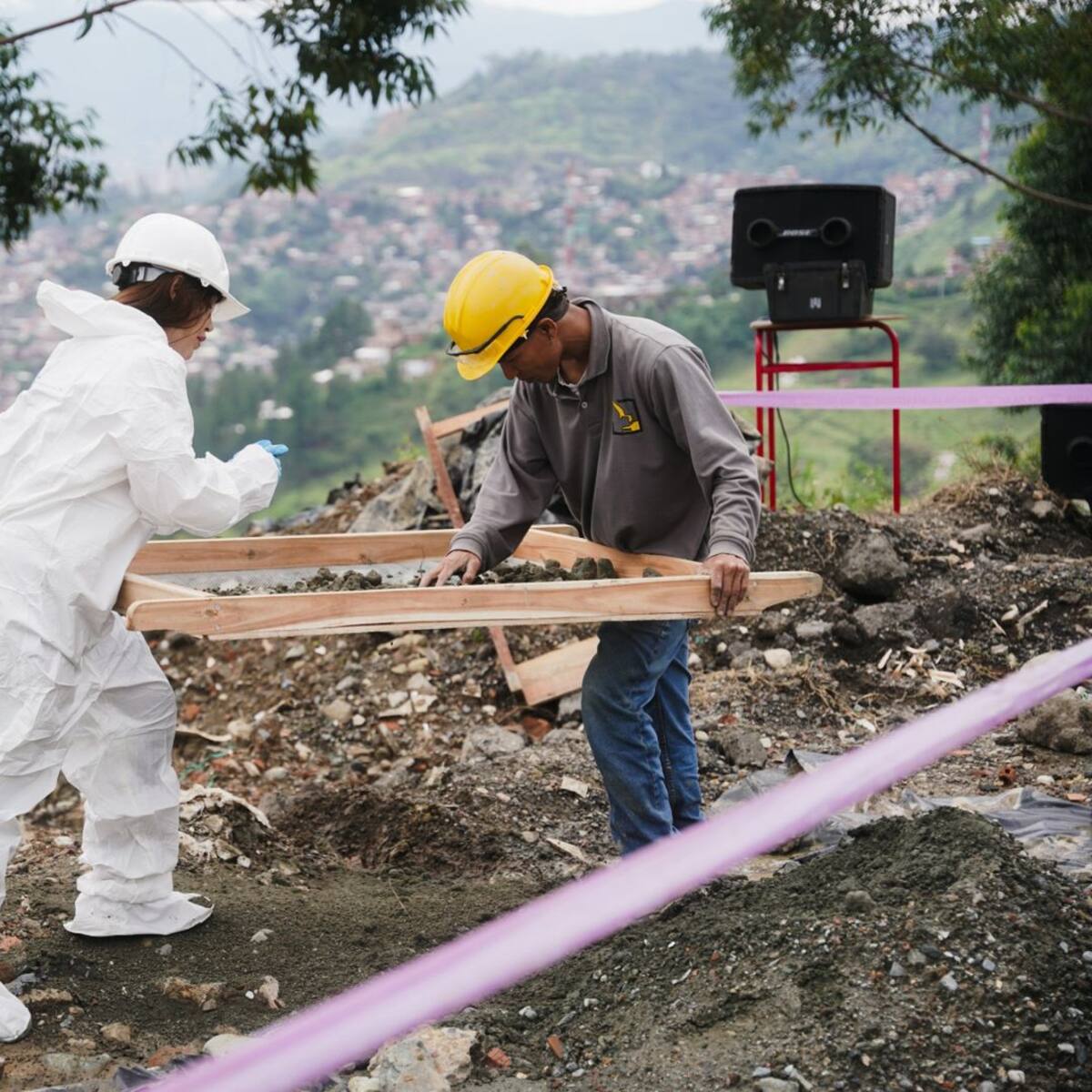 Hallan restos de al menos cuatro personas en La Escombrera, Comuna 13 de Medellín