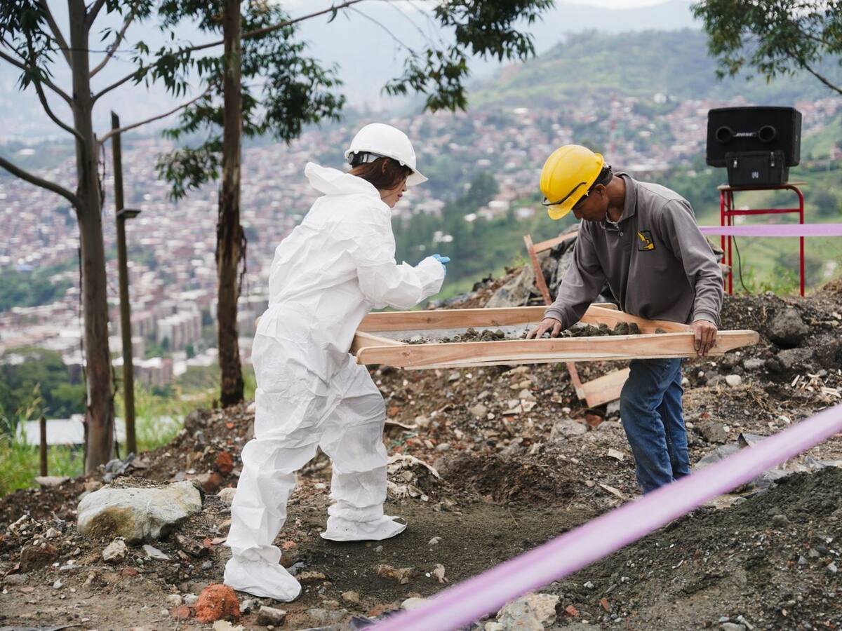 Hallan restos de al menos cuatro personas en La Escombrera, Comuna 13 de Medellín