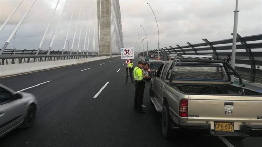 El puente Pumarejo tenía un valor inicial de 615.000 millones de pesos, pero finalmente costó 800.000 millones. Foto: Colprensa / JUAN MANUEL CANTILLO