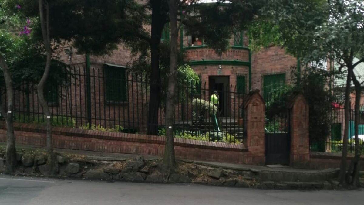 Policía sigue custodiando vivienda de embajadora de Colombia. Foto: Redacción W Radio.