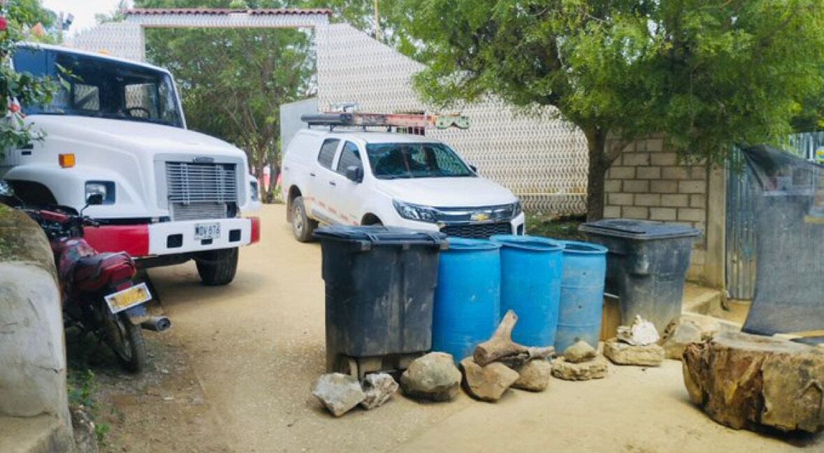 Vehículos de Afinia retenidos en San Cayetano | Foto: Cortesía