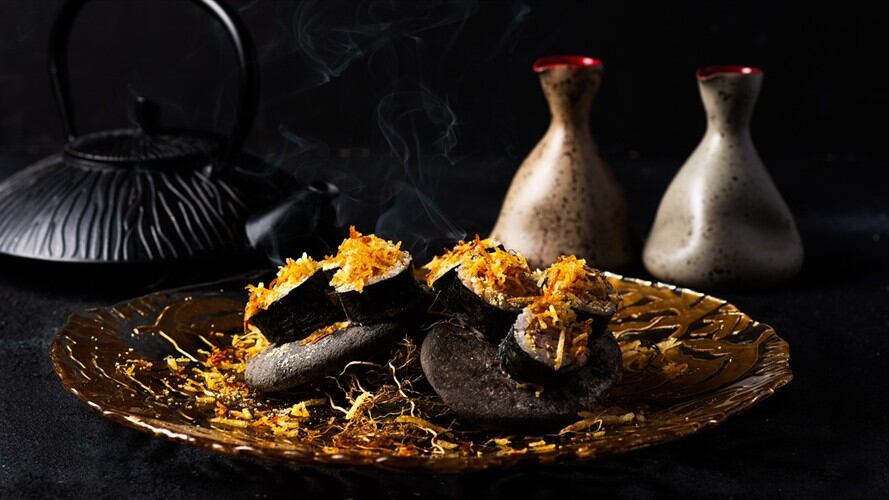 Félix Jiménez, chef líder de Kiro Sushi y estrella michelin, explicó cómo se debe hacer un buen rollo de sushi.. Foto: Cortesía