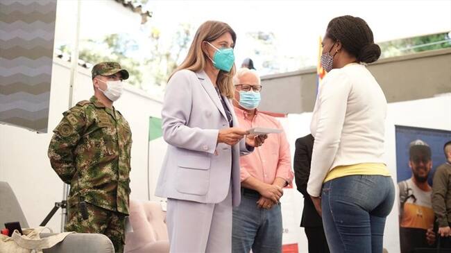 Las mujeres y las víctimas del conflicto tendrán prioridad en la iniciativa . Foto: Vicepresidencia
