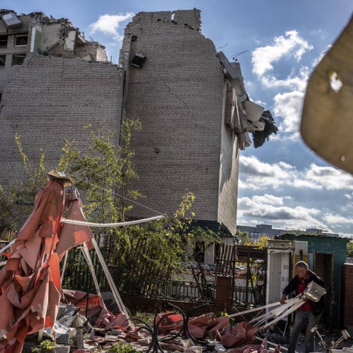 Aumentó a 18 los muertos y 300 heridos en Dnipró tras ataque ruso