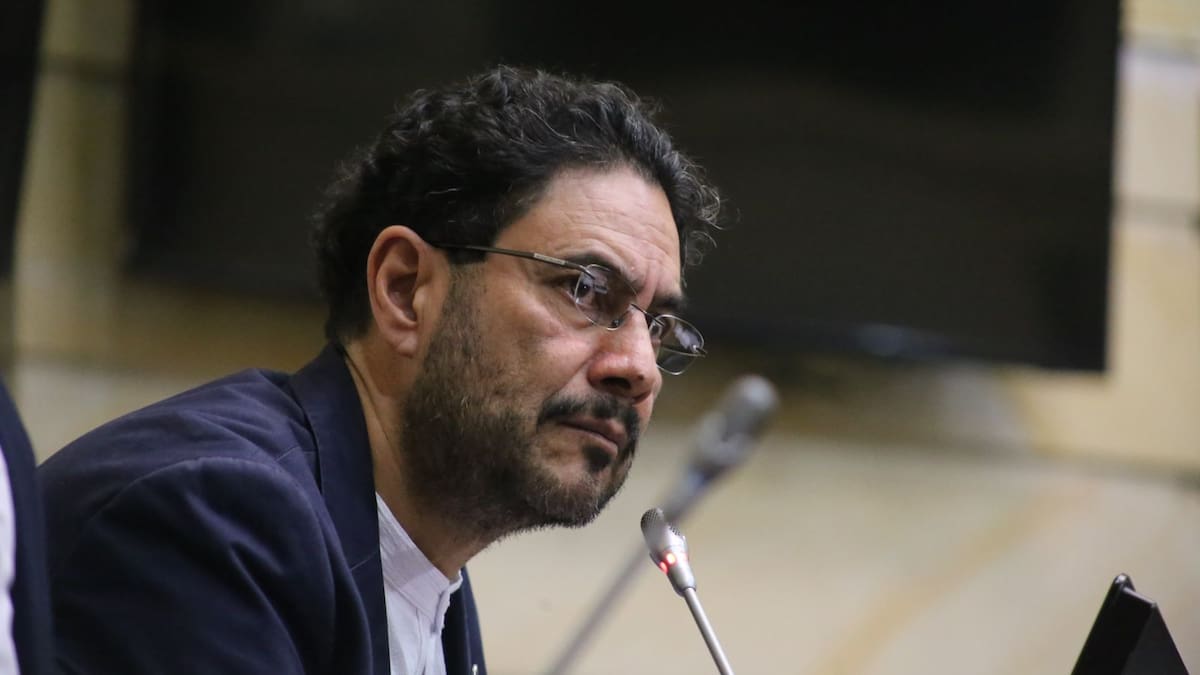 “Cese al fuego del ELN ha impedido que la escalada violenta sea mayor”: Iván Cepeda
