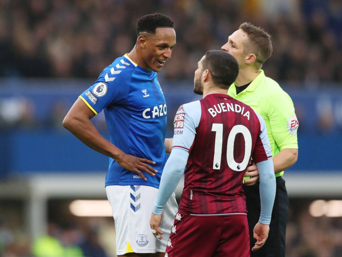 Yerry Mina fue capitán con El Everton frente al Aston Villa