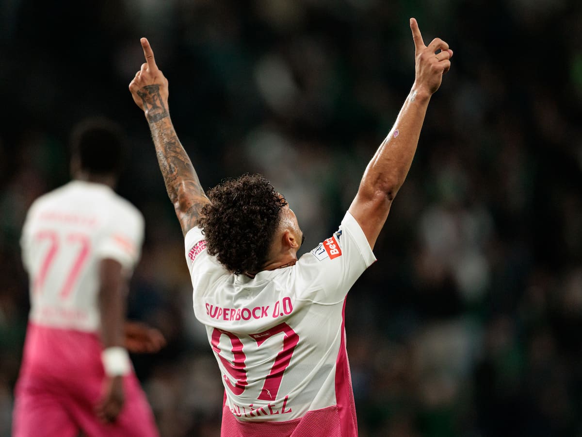 Video: Luis Javier Suárez sigue en racha goleadora, a pesar de inesperada derrota del Sporting