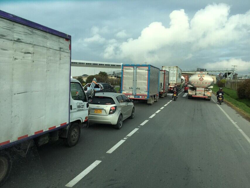 Vía Facatativá - Mosquera . Foto: Colprensa.