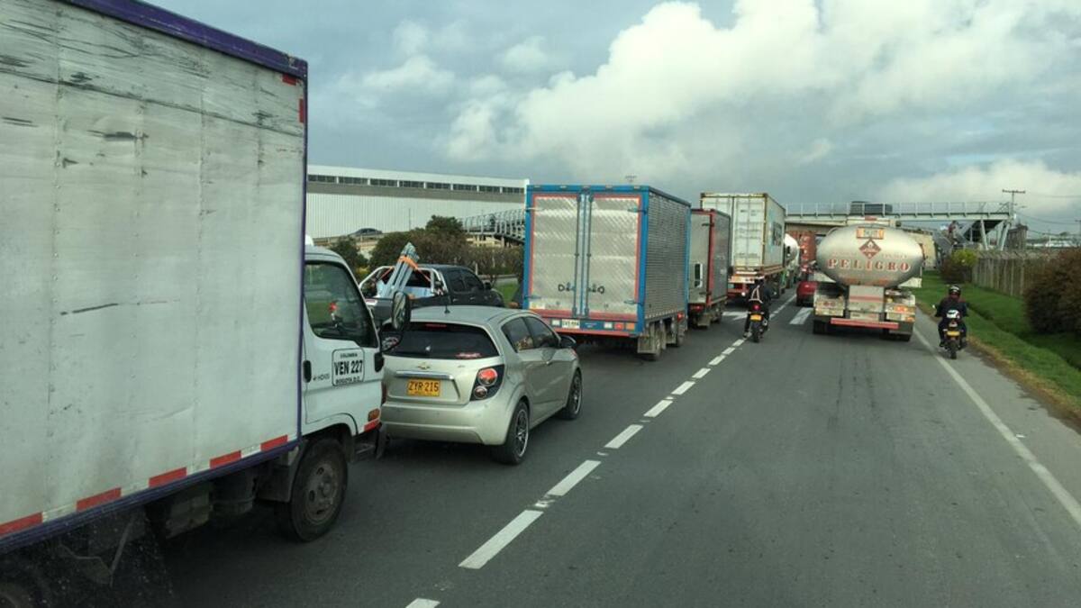 Ruptura de tubería en Facatativá impide el transporte de combustible hacia Bogotá