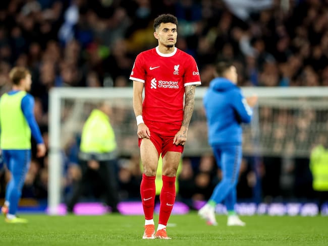 Liverpool (United Kingdom), 24/04/2024.- Luis Diaz of Liverpool is seen dejected after the English Premier League soccer match of Everton FC against Liverpool FC, in Liverpool, Britain, 24 April 2024. (Reino Unido) EFE/EPA/ADAM VAUGHAN EDITORIAL USE ONLY. No use with unauthorized audio, video, data, fixture lists, club/league logos, &#039;live&#039; services or NFTs. Online in-match use limited to 120 images, no video emulation. No use in betting, games or single club/league/player publications.