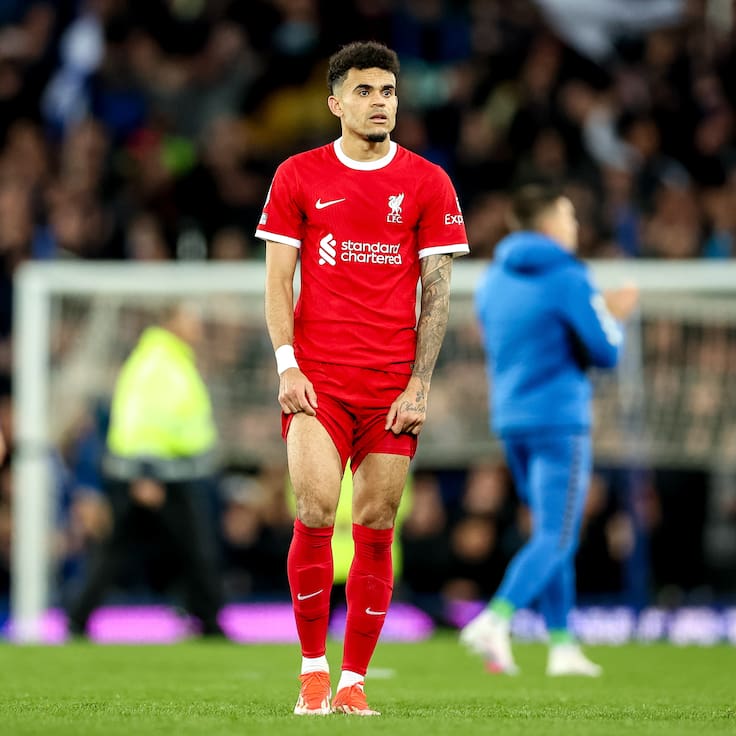 Liverpool (United Kingdom), 24/04/2024.- Luis Diaz of Liverpool is seen dejected after the English Premier League soccer match of Everton FC against Liverpool FC, in Liverpool, Britain, 24 April 2024. (Reino Unido) EFE/EPA/ADAM VAUGHAN EDITORIAL USE ONLY. No use with unauthorized audio, video, data, fixture lists, club/league logos, &#039;live&#039; services or NFTs. Online in-match use limited to 120 images, no video emulation. No use in betting, games or single club/league/player publications.