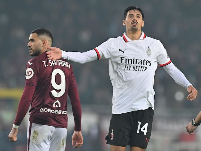Turin (Italy), 22/02/2025.- Milan's Tijjani Reijnders celebrates after scoring the 1-1 goal during the Italian Serie A soccer match between Torino FC and AC Milan, in Turin, Italy, 22 February 2025. (Italia) EFE/EPA/ALESSANDRO DI MARCO