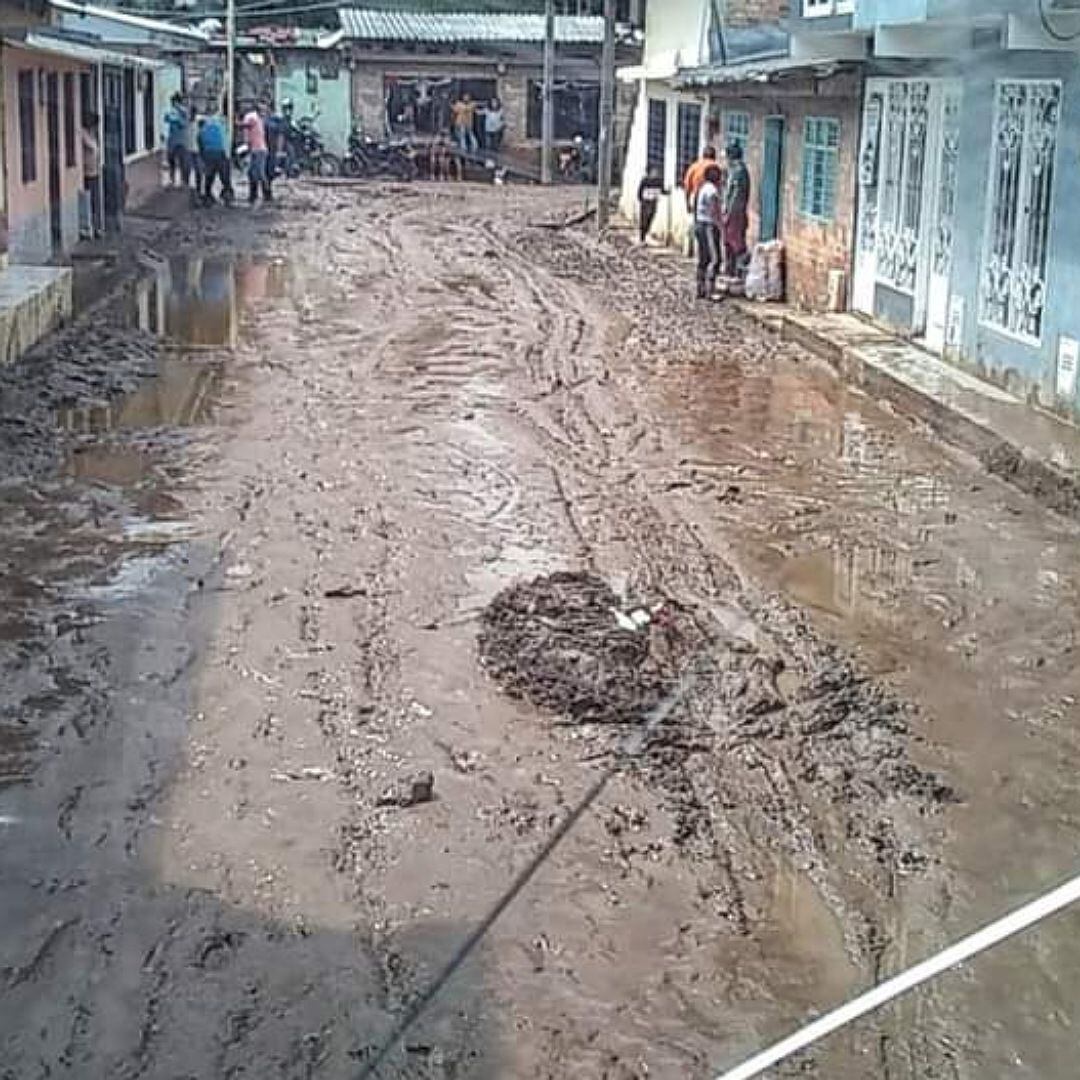 Varias viviendas resultaron invadidas por el agua y después por el lodo. Crédito: Alcaldía de Timbío.