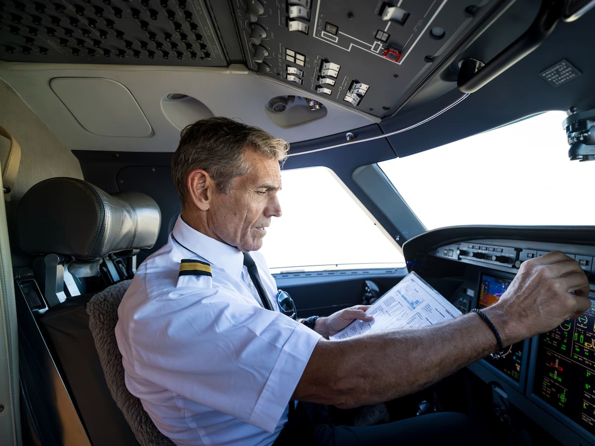 ¿Cuánto se gana un piloto de avión en Colombia?