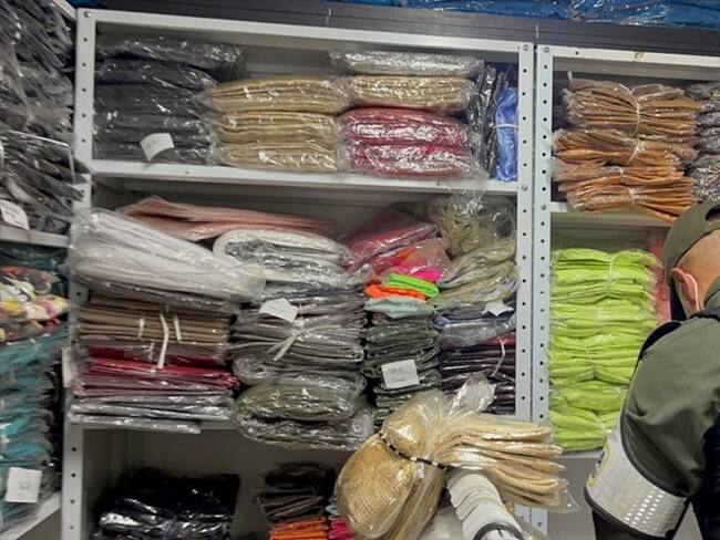 Dian incautó mercancía de contrabando en más de 60 bodegas en el centro de Bogotá. Foto: DIAN
