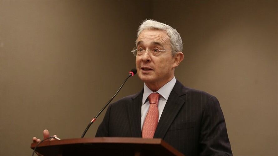 Álvaro Uribe anunció que pedirá que se mantenga la fecha de la indagatoria, convocada para el 3 de septiembre. Foto: Colprensa