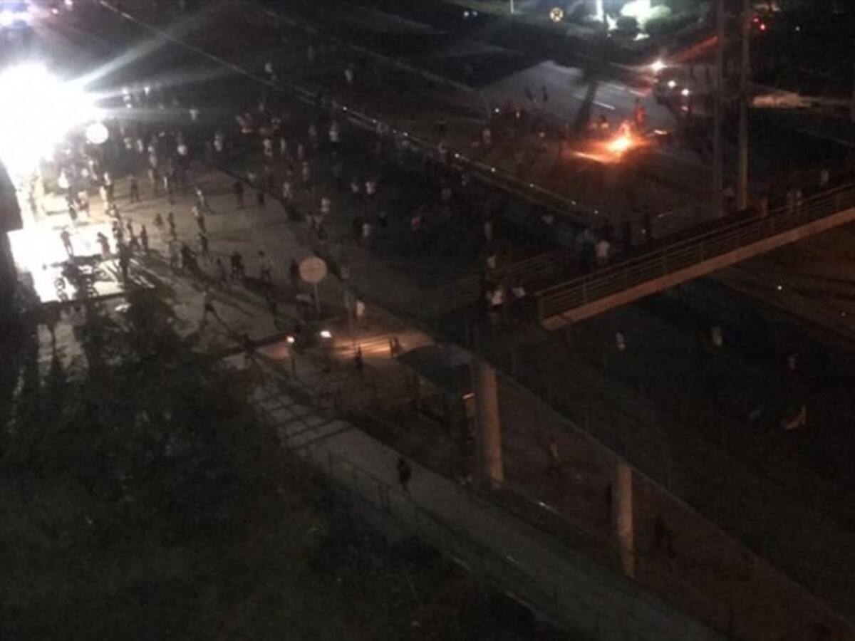 Protesta por falta de energía mantuvo bloqueado ingreso a Santa Marta