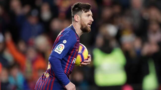 El capitán blaugrana marcó sus goles 20 y 21 en esta liga, pero el argentino, que encadenaba su noveno partido seguido con al menos un gol marcado, acudió a la banda para someterse a un masaje en el m. Foto: Getty Images