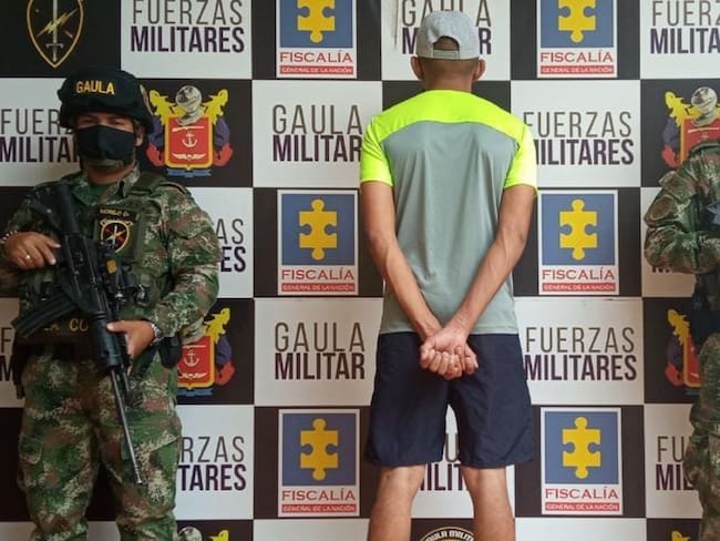 Capturan a alias David, presunto extorsionista del Clan del Golfo en Montería. Foto: prensa Ejército.