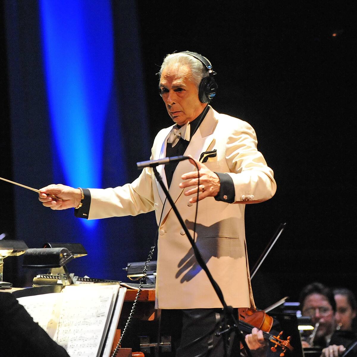 “El trabajo del compositor es traducir lo que quiere hacer el productor”: Bill Conti, premio Óscar