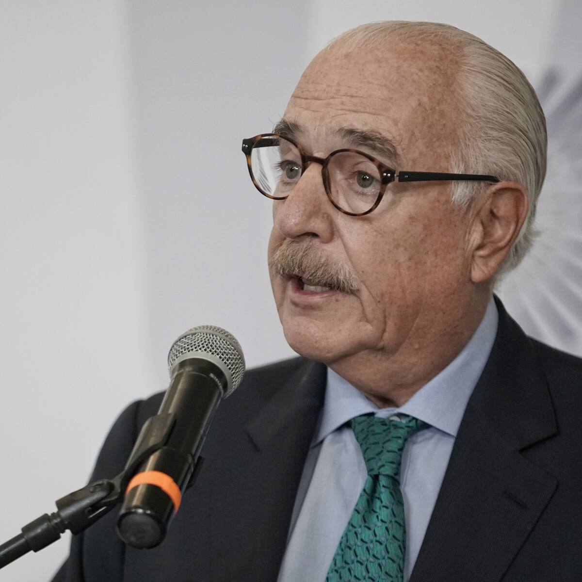 Andrés Pastrana denunció que fue retenido en aeropuerto de Luanda