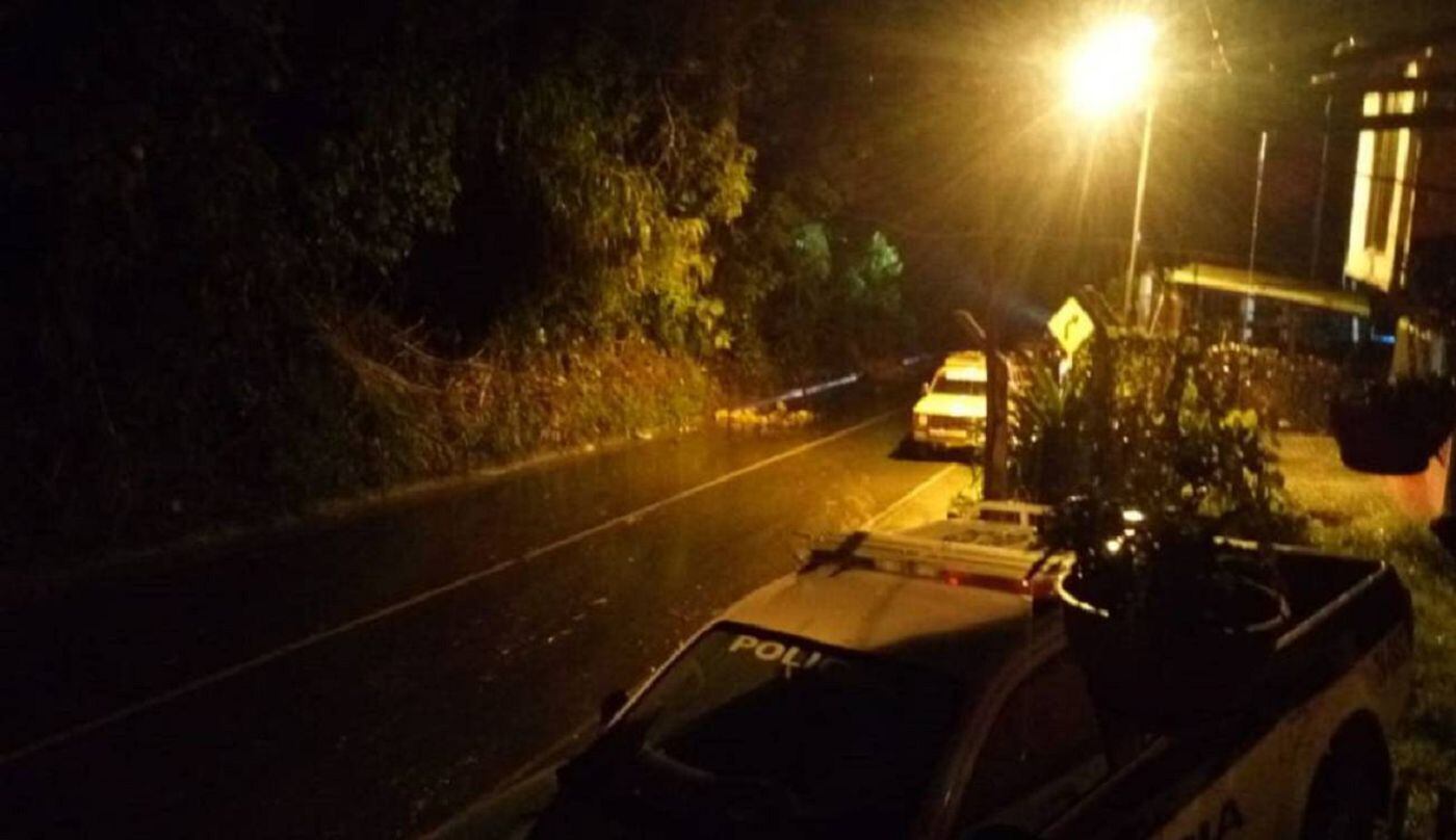 Emergencia en vías del norte de Caldas. Crédito: Archivo / Bomberos Neira, Caldas.