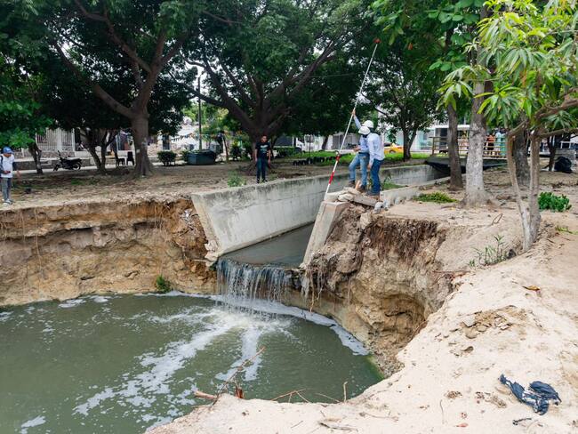 Obras en los arroyos El Salado y Villegas, desbordados por fuertes lluvias en el municipio. FOTO: Alcaldía de Soledad
