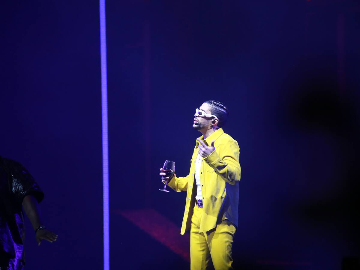 Retrasos, estafas, y desmanes, denuncian problemas en el concierto de Bad Bunny