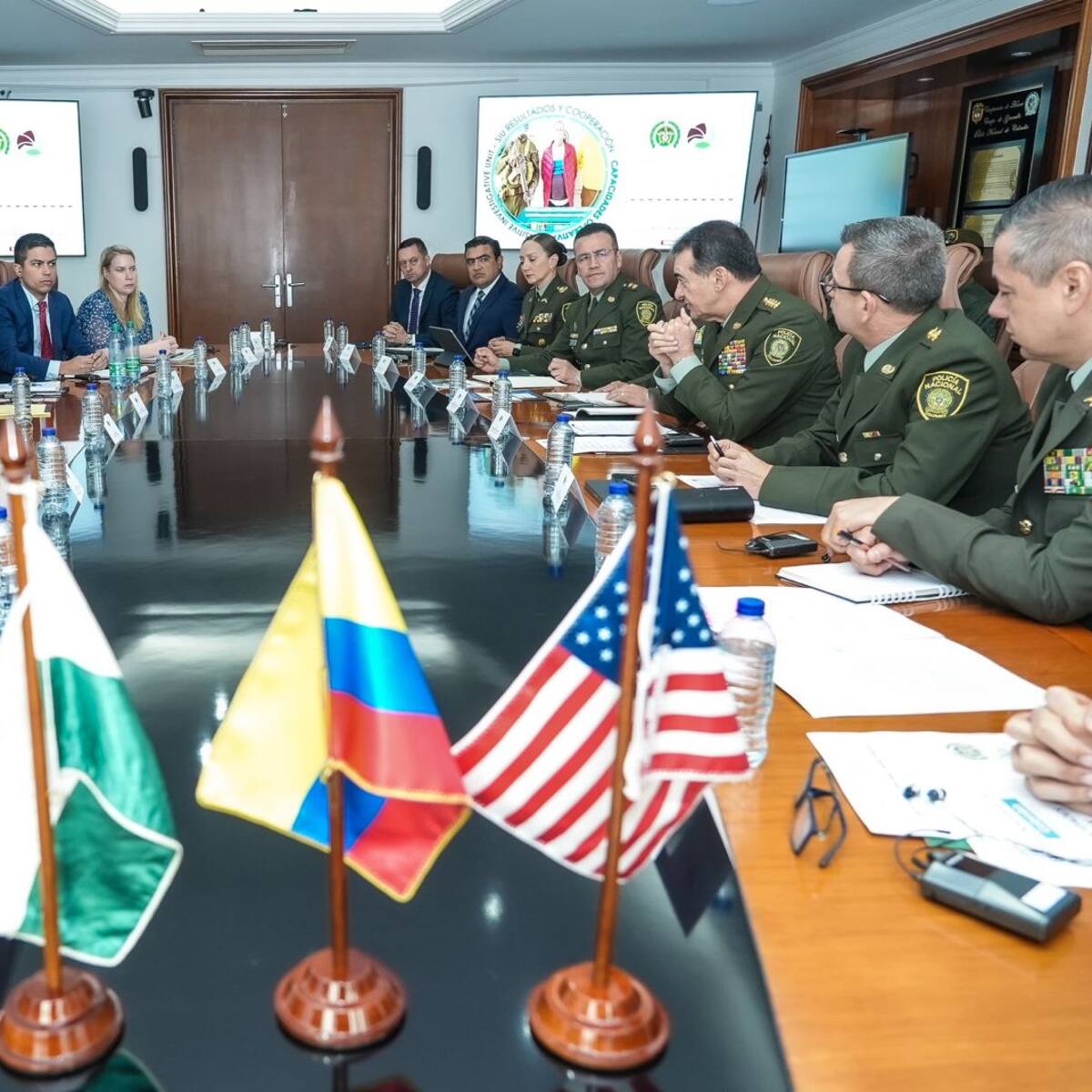 Ofensiva contra el narcotráfico, tema central en cumbre entre Policía y delegación de EEUU
