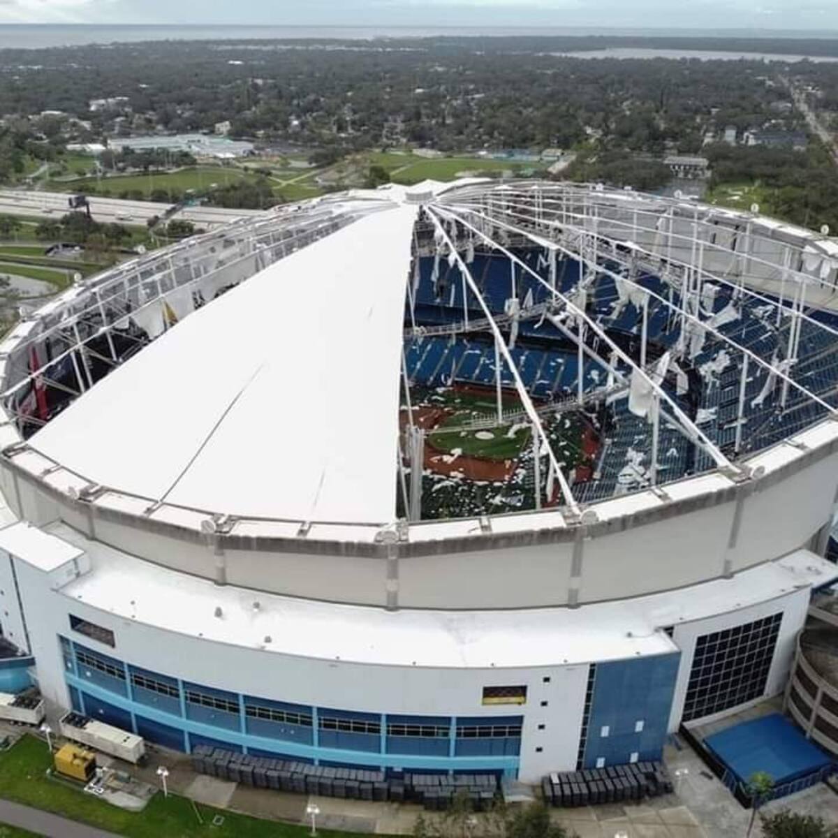 Huracán ‘Milton’ arrancó el techo del estadio de béisbol de los Tampa Bay Rays en Florida