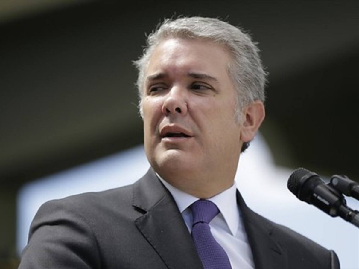 Duque pide apoyo internacional para esclarecer muerte de soldados en maniobra aérea