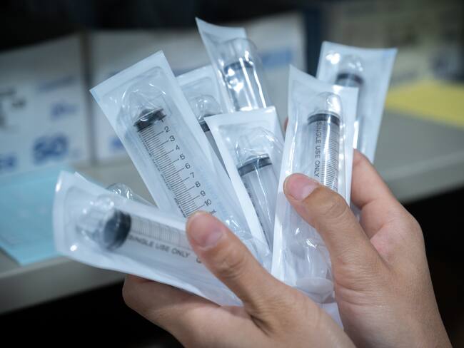 Jeringa plástica imagen de refeencia. Foto: Getty Images.