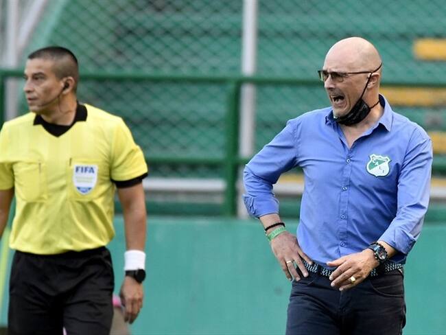 Hinchas del Deportivo Cali increparon a Alfredo Arias . Foto: Colprensa - Cortesía Dimayor
