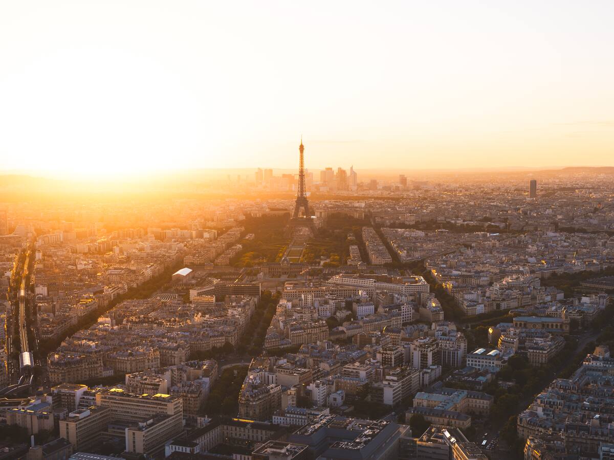 Ola de calor en Europa provocó el cierre parcial de Torre Eiffel