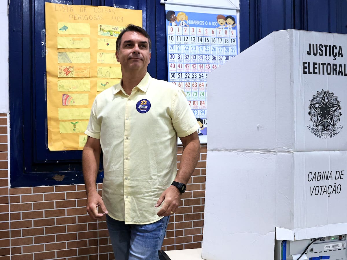 Flávio Bolsonaro pedirá la anulación de las elecciones en Brasil tras su derrota frente a Lula