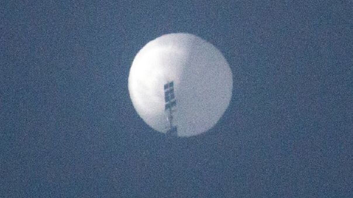Foto del supuesto globo espía chino que sobrevuela el estado de Montana (Estados Unidos).           (Foto: AFP)