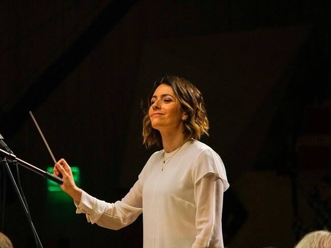 La reconocida directora mexicana Alondra de la Parra, al frente de la Orquesta Filarmónica de las Américas, interpretó el Unfinished Symphony LATAM de Huawei.. Foto: Cortesía