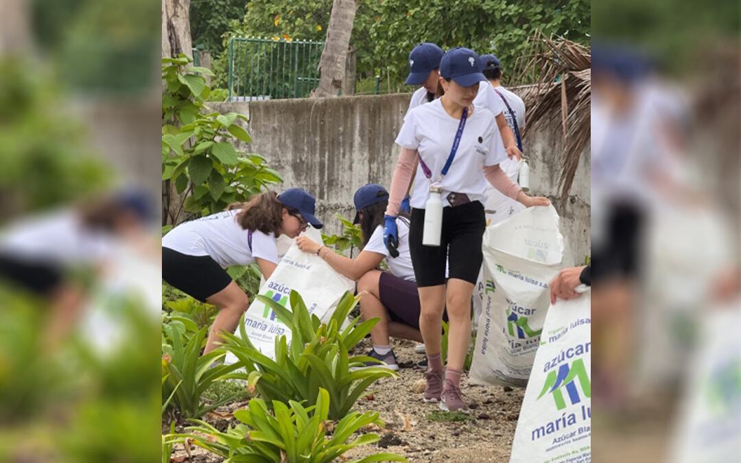 ¿Por qué empleados de una aerolínea madrugaron a limpiar playas en San Andrés?