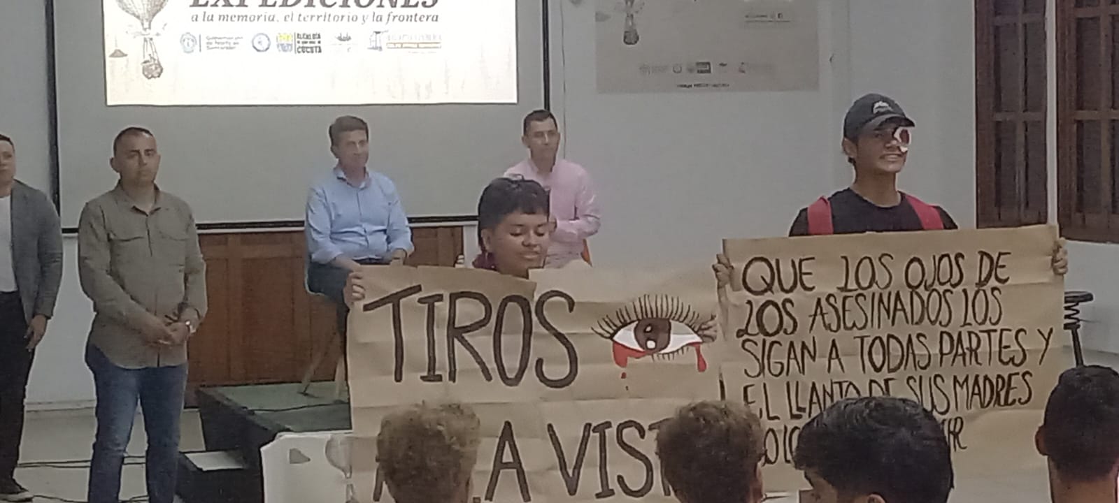 Grupo de jóvenes interrumpieron presentación de Diego Molano en Cúcuta