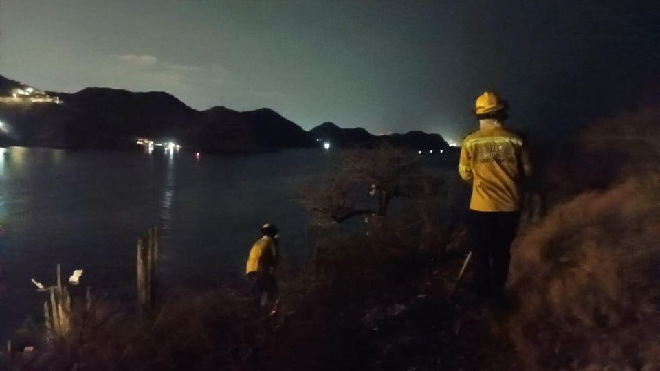 Incendio controlado en Taganga/ Bomberos de Santa Marta