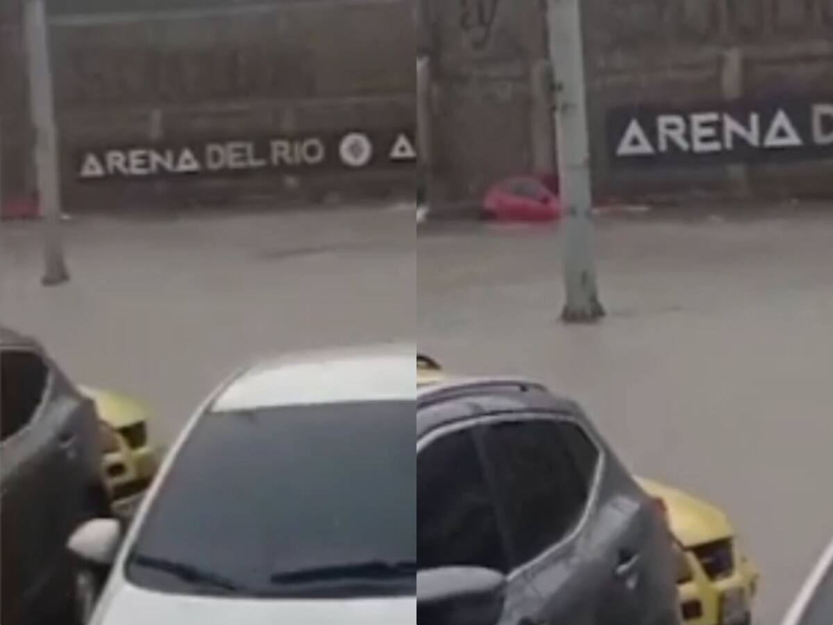 Un vehículo fue arrastrado por un arroyo en la Vía 40 de Barranquilla