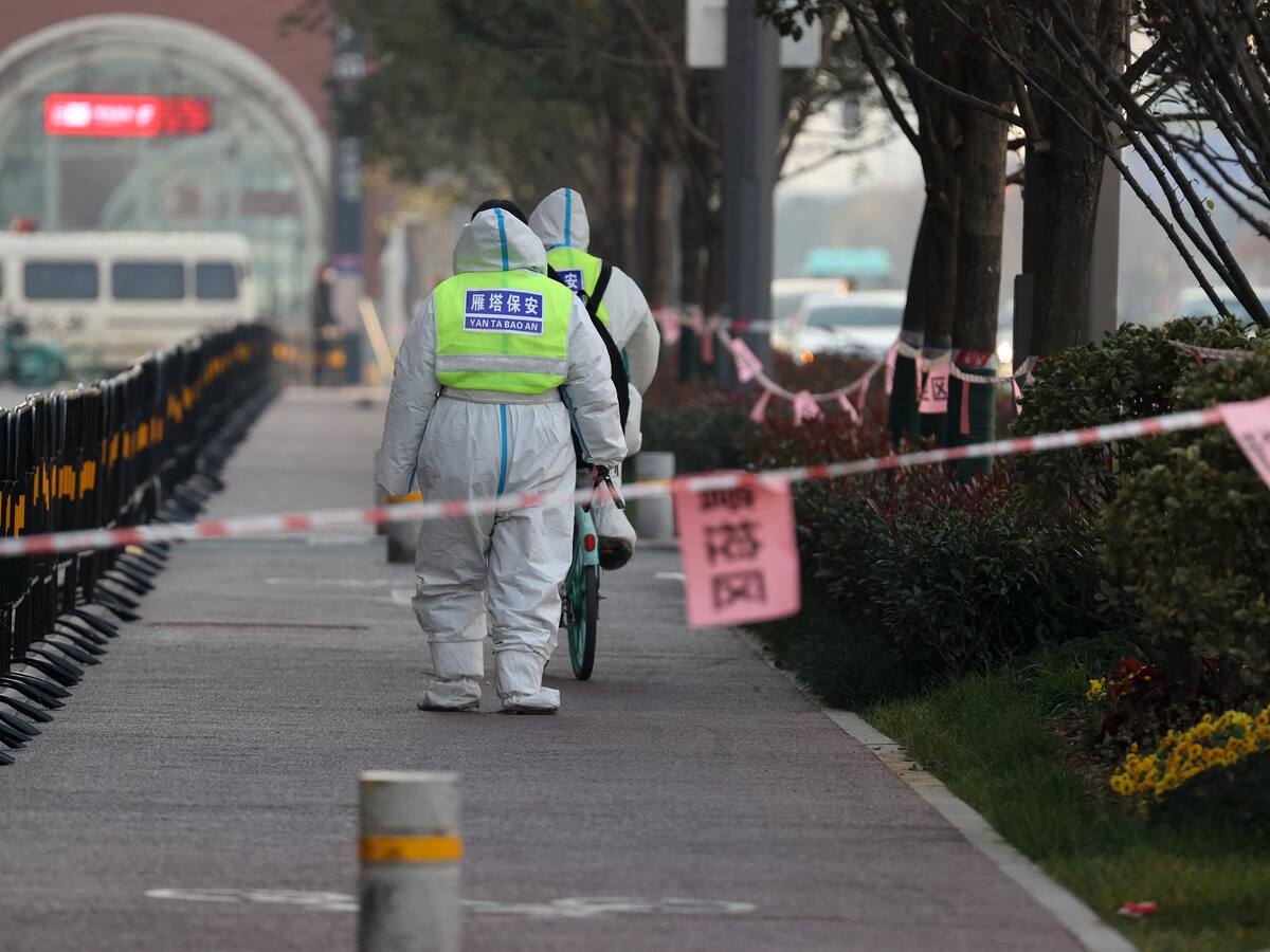 China confina a una ciudad de 13 millones de habitantes a pocas horas de Navidad por brote de COVID-19