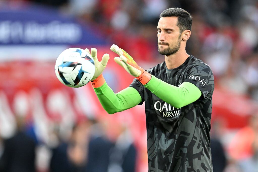 LILLE - goalkeeper Sergio Rico Gonzalez of Paris Saint-Germain during the French Ligue 1 match between Lille OSC and Paris Saint Germain at Pierre-Mauroy Stadium on August 21, 2022 in Lille, France. ANP | Dutch Height | Gerrit van Keulen (Photo by ANP via Getty Images)