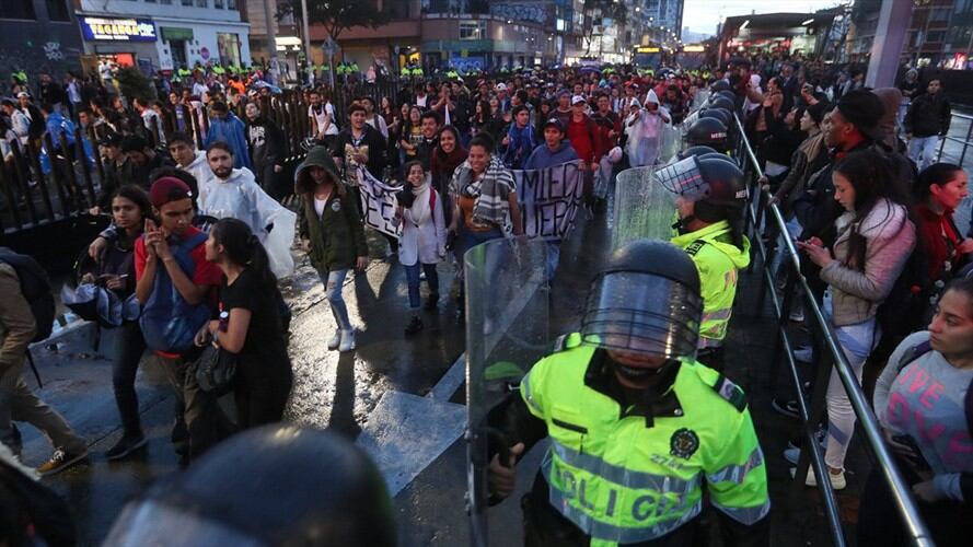 Las autoridades y los estudiantes se quejaron por hechos de vandalismo y atropellos durante las marchas. Foto: Agencia EFE