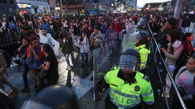 Las autoridades y los estudiantes se quejaron por hechos de vandalismo y atropellos durante las marchas. Foto: Agencia EFE
